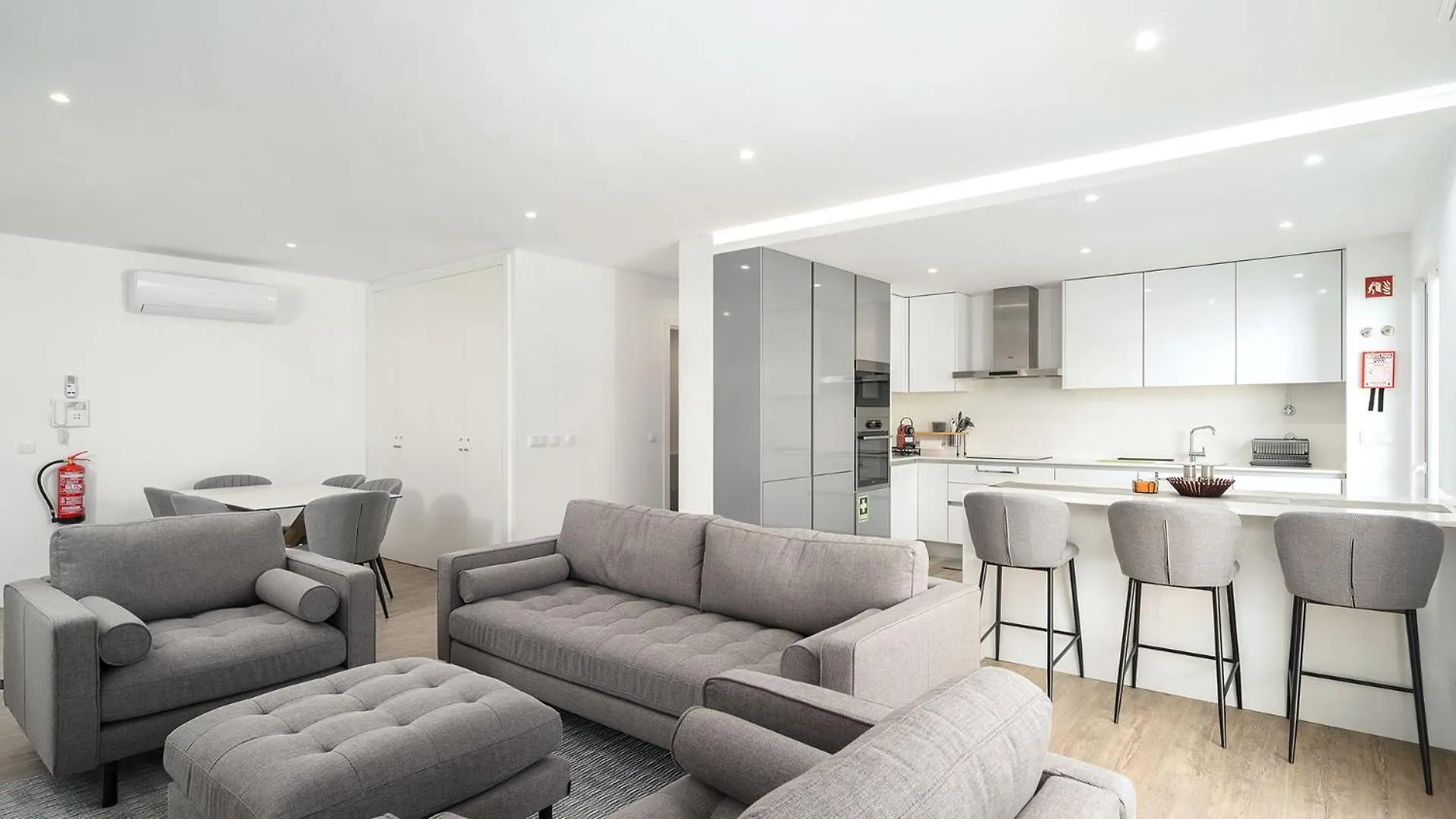 Lagos Modern 1 With Pool By Homing Apartment