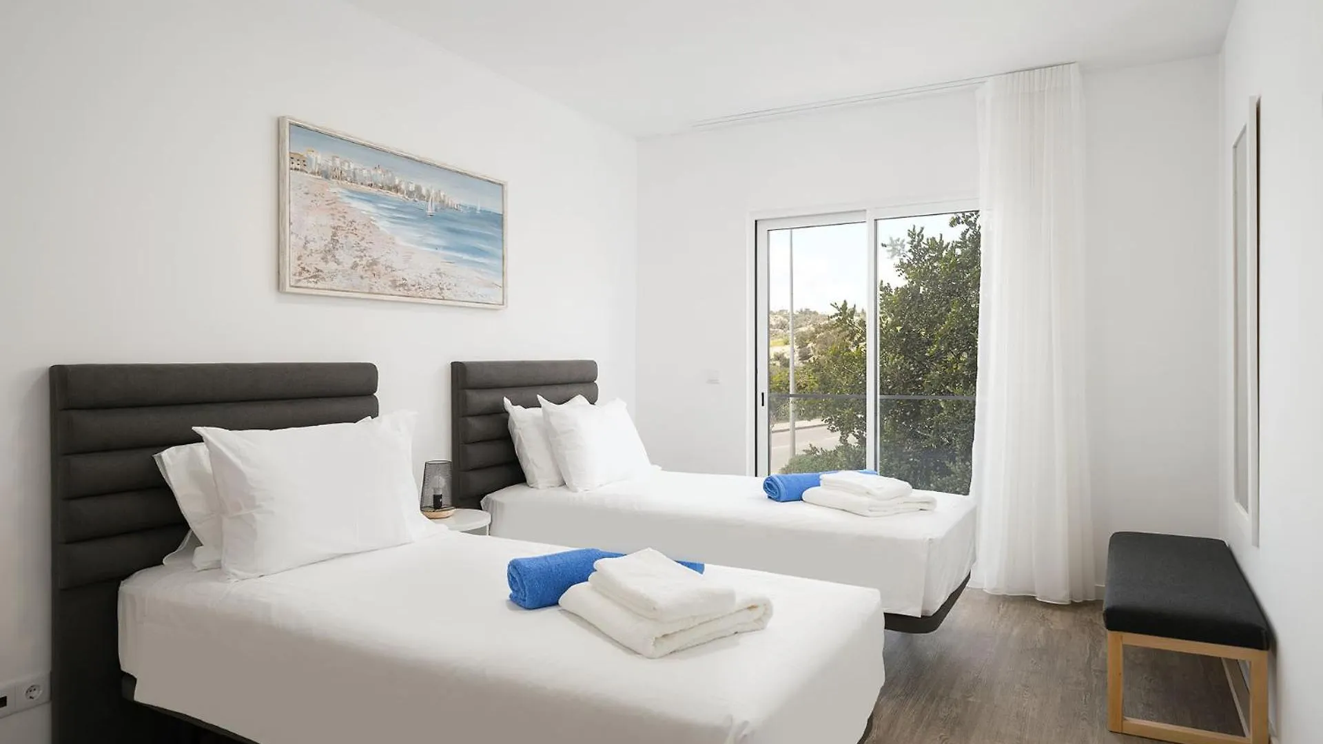 Lagos Modern 1 With Pool By Homing Apartment